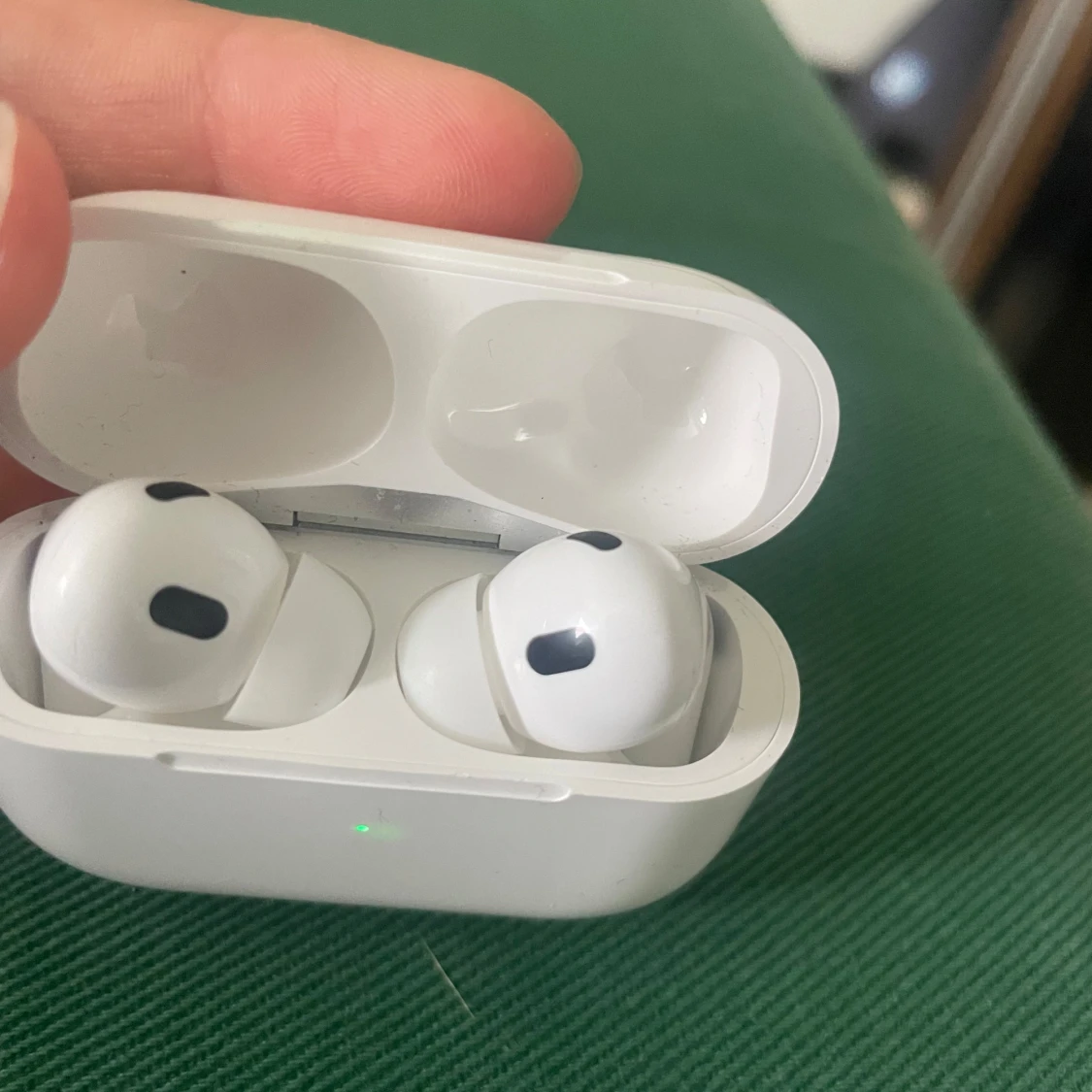 EarPods oanvända kommer i lådan med plasten på  - 1
