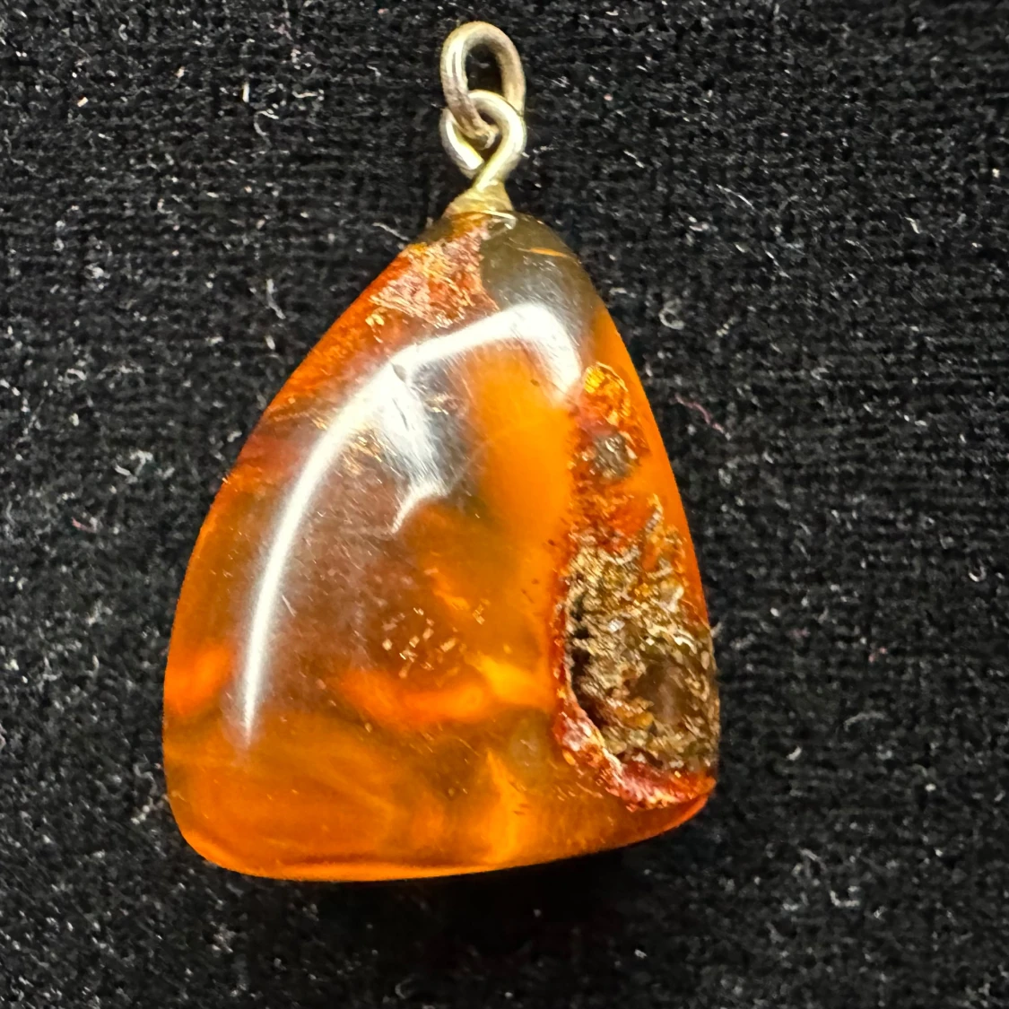 Vackert vintage hänge med äkta baltisk bärnsten i varma honungstoner - Retro - 50-tal 60-tal - Ädelsten - Natursten