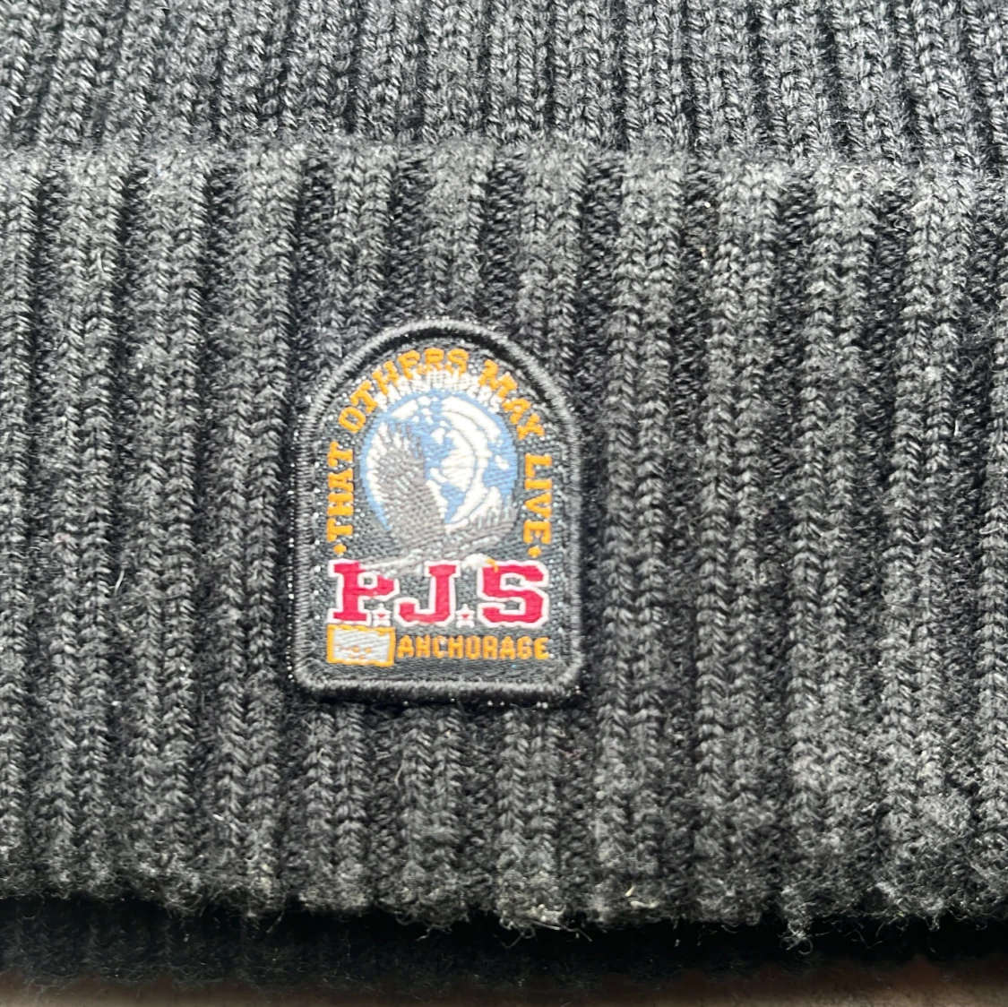 Svart ribbstickad mössa Parajumpers - 2