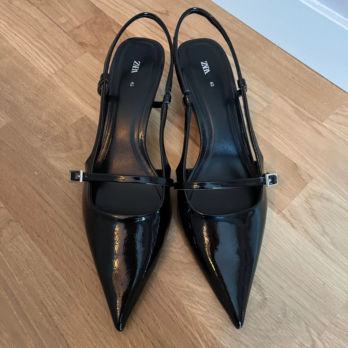 Spetsiga svarta klackar  - 1