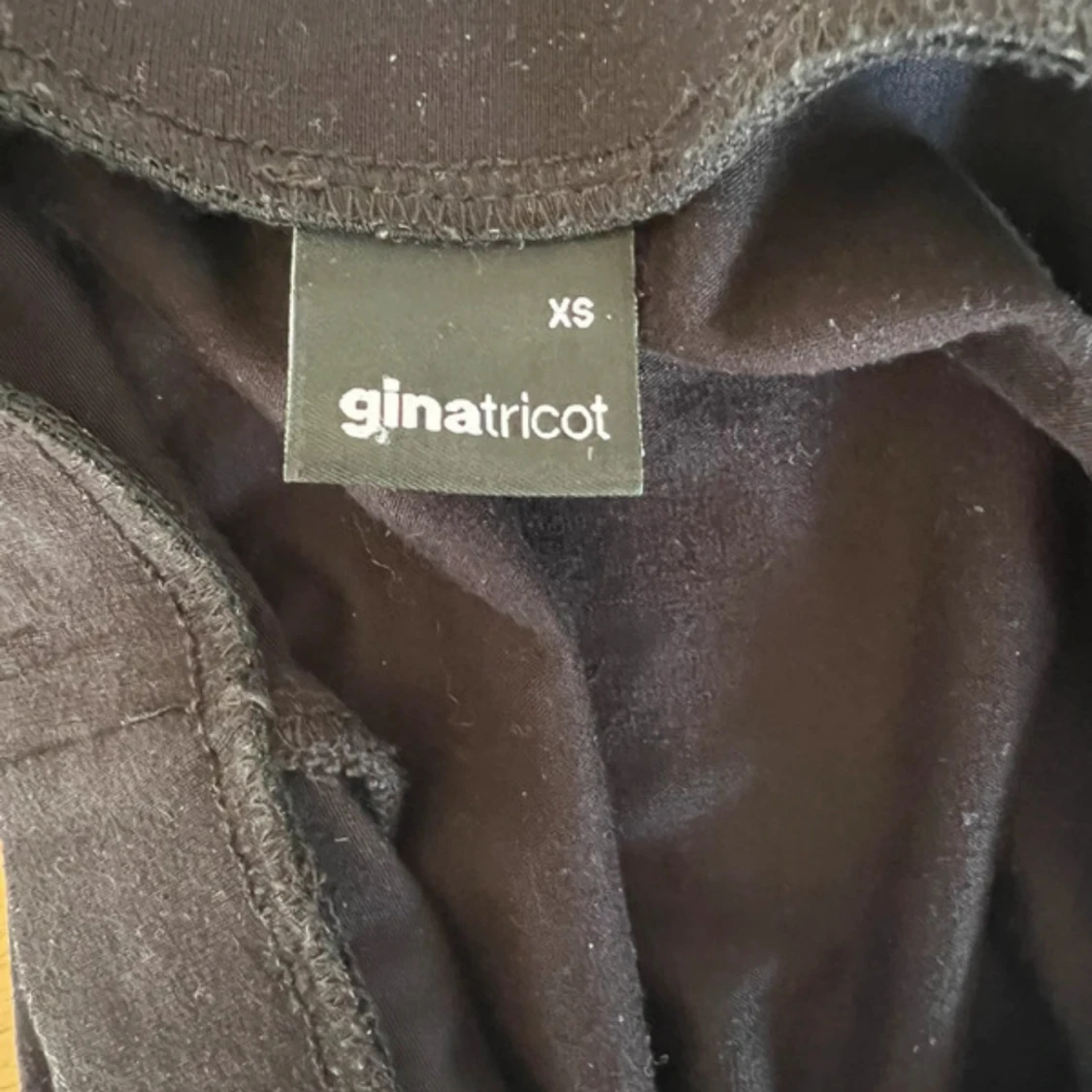 Svart långkjol i stretchigt tyg - 4