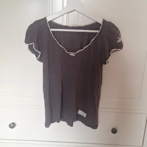 Odd molly topp - Jättefin mörkgrå odd molly topp