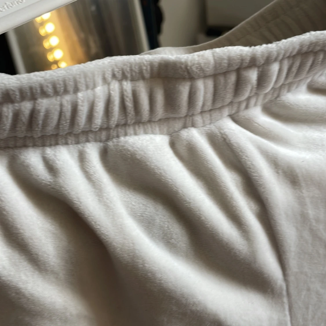 Vit långbyxor i sammet - 3