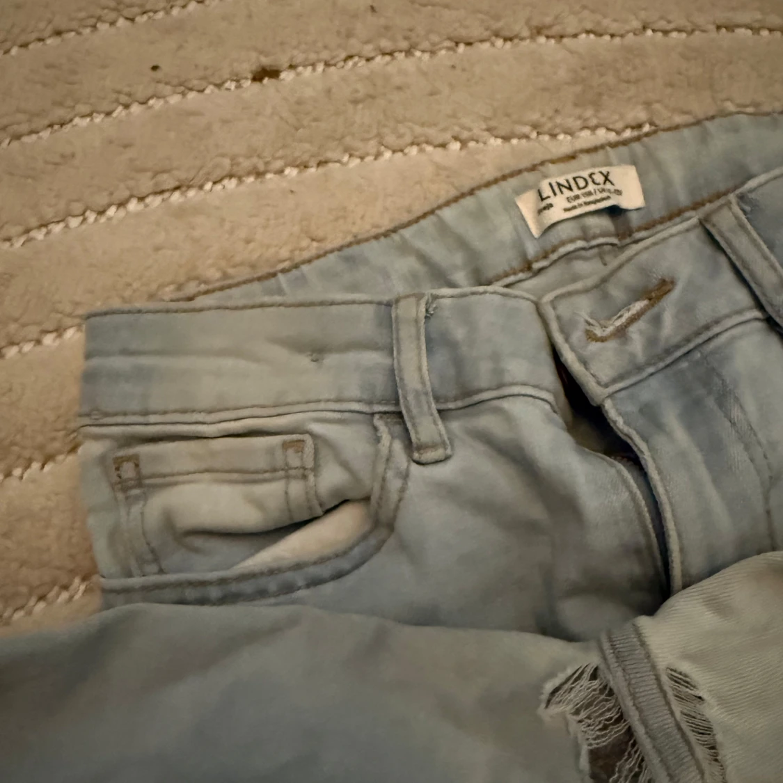 Ljusblå bootcut jeans från Lindex - 3