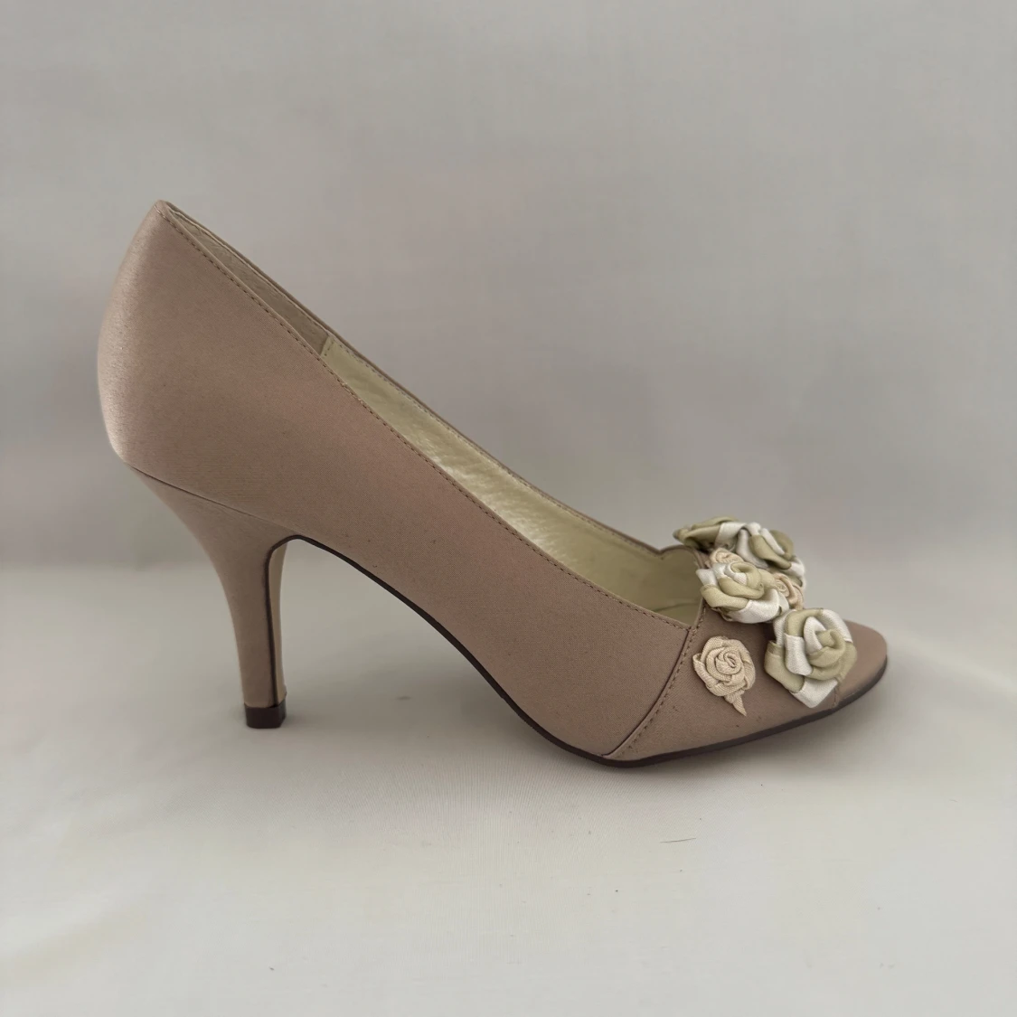 RÖDA HÖGKLACKADE SOMMARSKOR – VIA UNO – HELT NYA! - 2