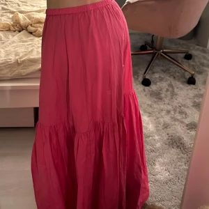 Rosa långkjol  - Rosa långkjol från hm i strl xs 