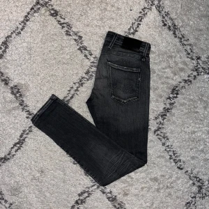 Replay Anbass Jeans - Skick 8/10 - Size 29/32 - Nypris runt  1600 kr - Skriv för mer bilder/frågor kings ⭐️
