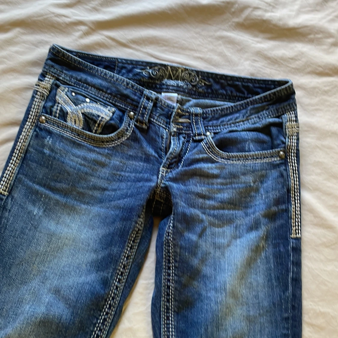 Mörk blå botcut jeans - 3