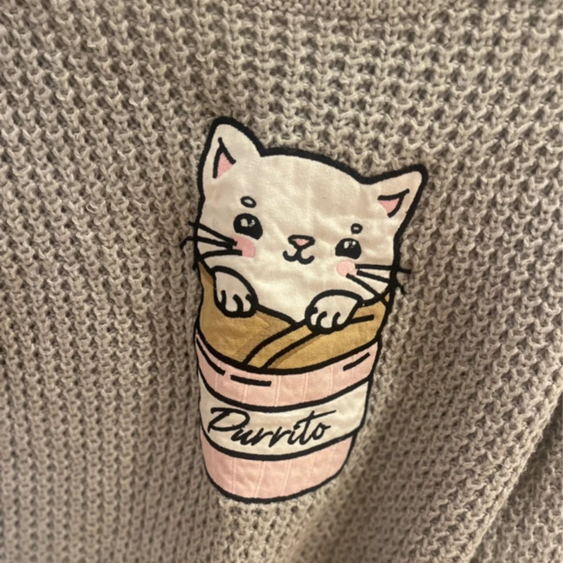 Beige stickad tröja med kattmotiv XS - 1
