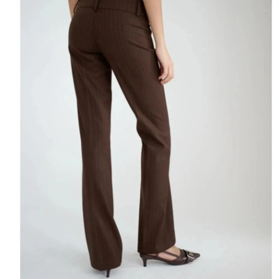 Bruna kostymbyxor med raka ben