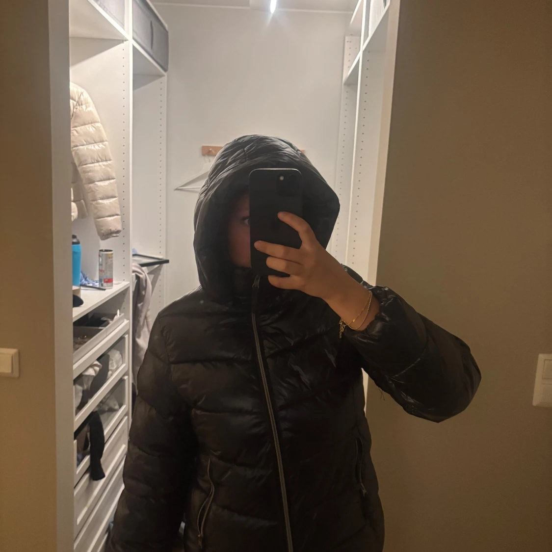 Svart pufferjacka med huva - 2