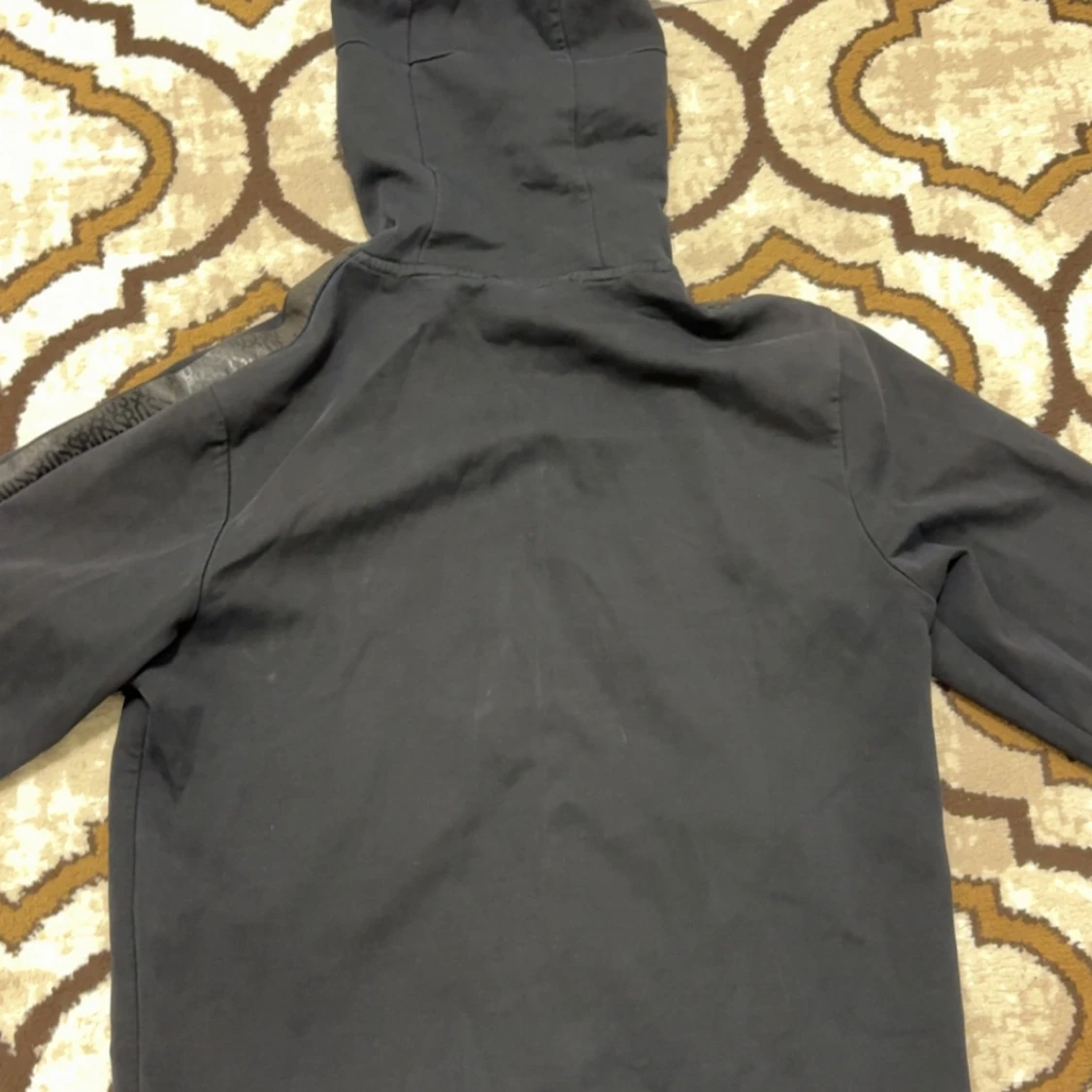 Svart kofta från Hugo Boss - 1