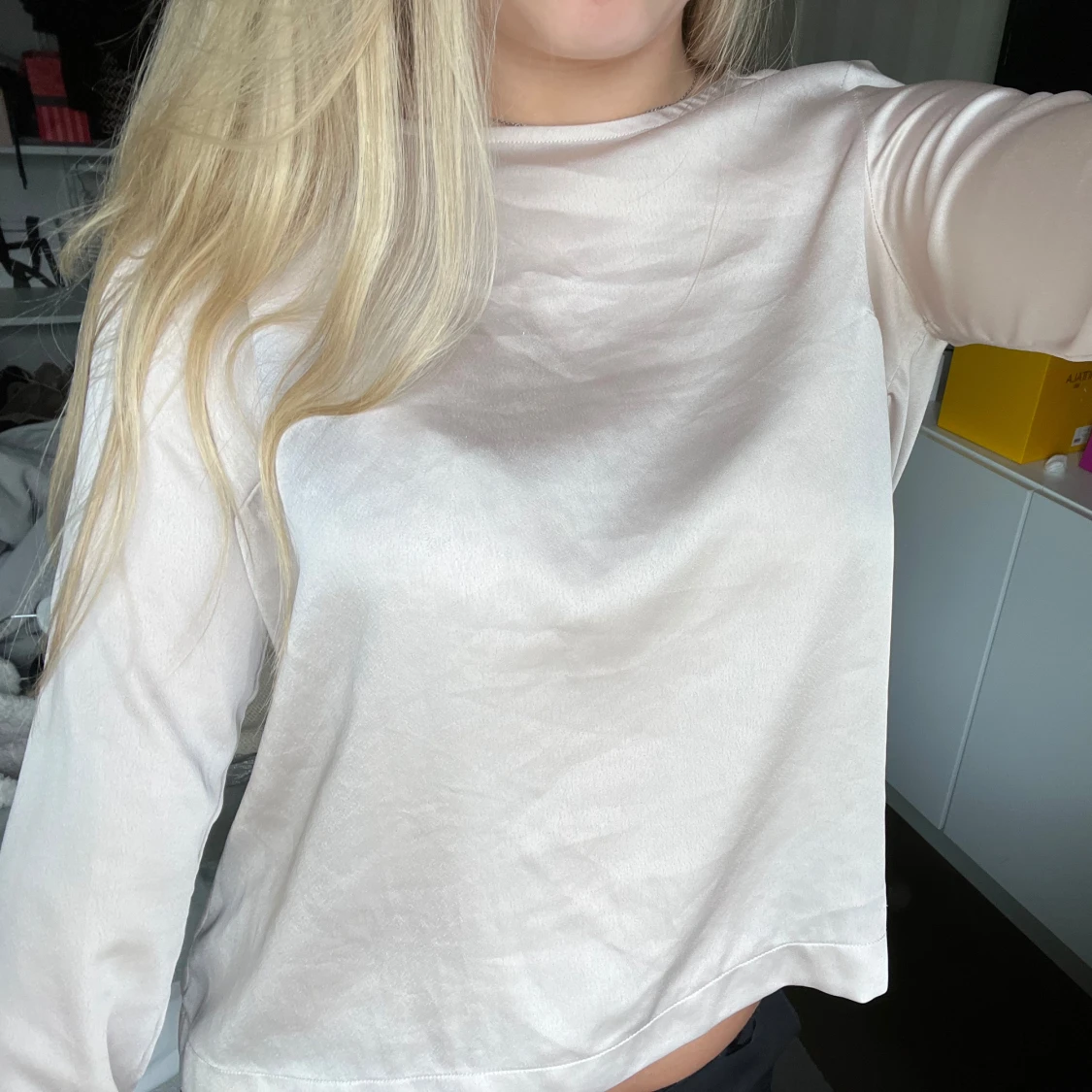 Ljusrosa sidenblus med vida ärmar - 1