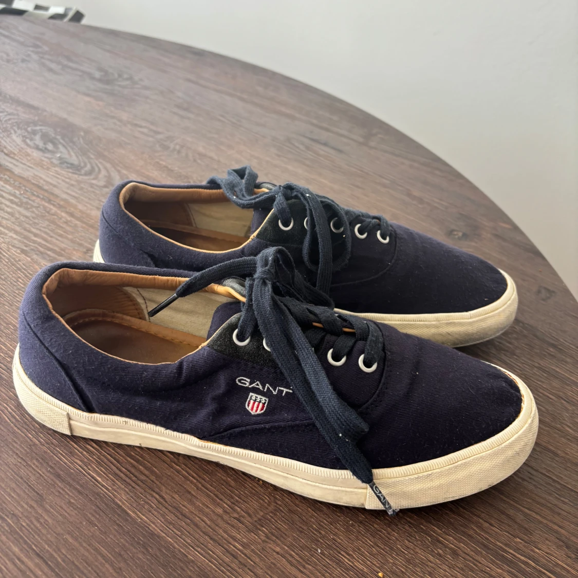 Marinblå sneakers från Gant