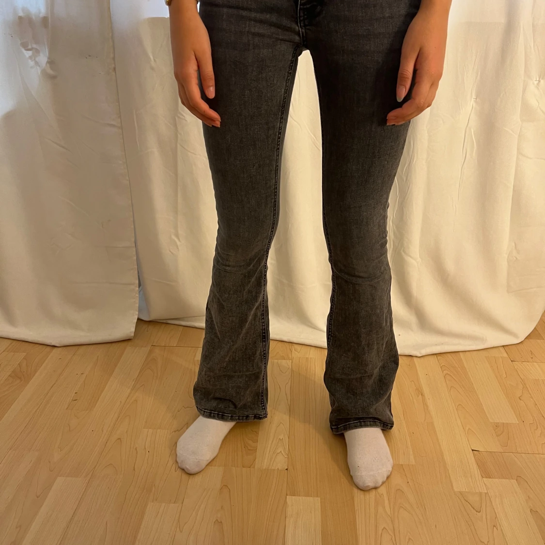Bootcut svarta jeans med låg midja - 2
