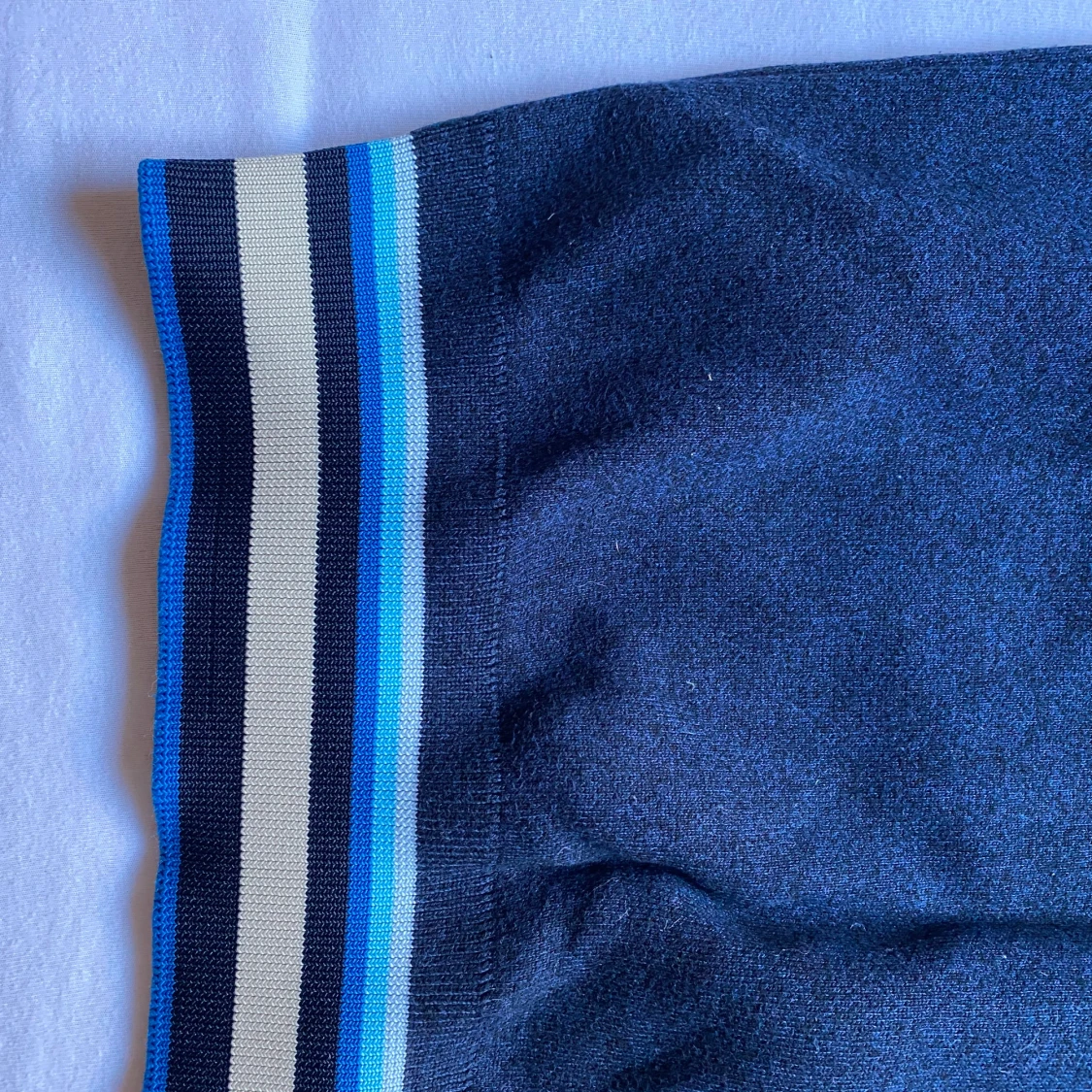 Mörkblå Lacoste sweatshirt med ränder - 4