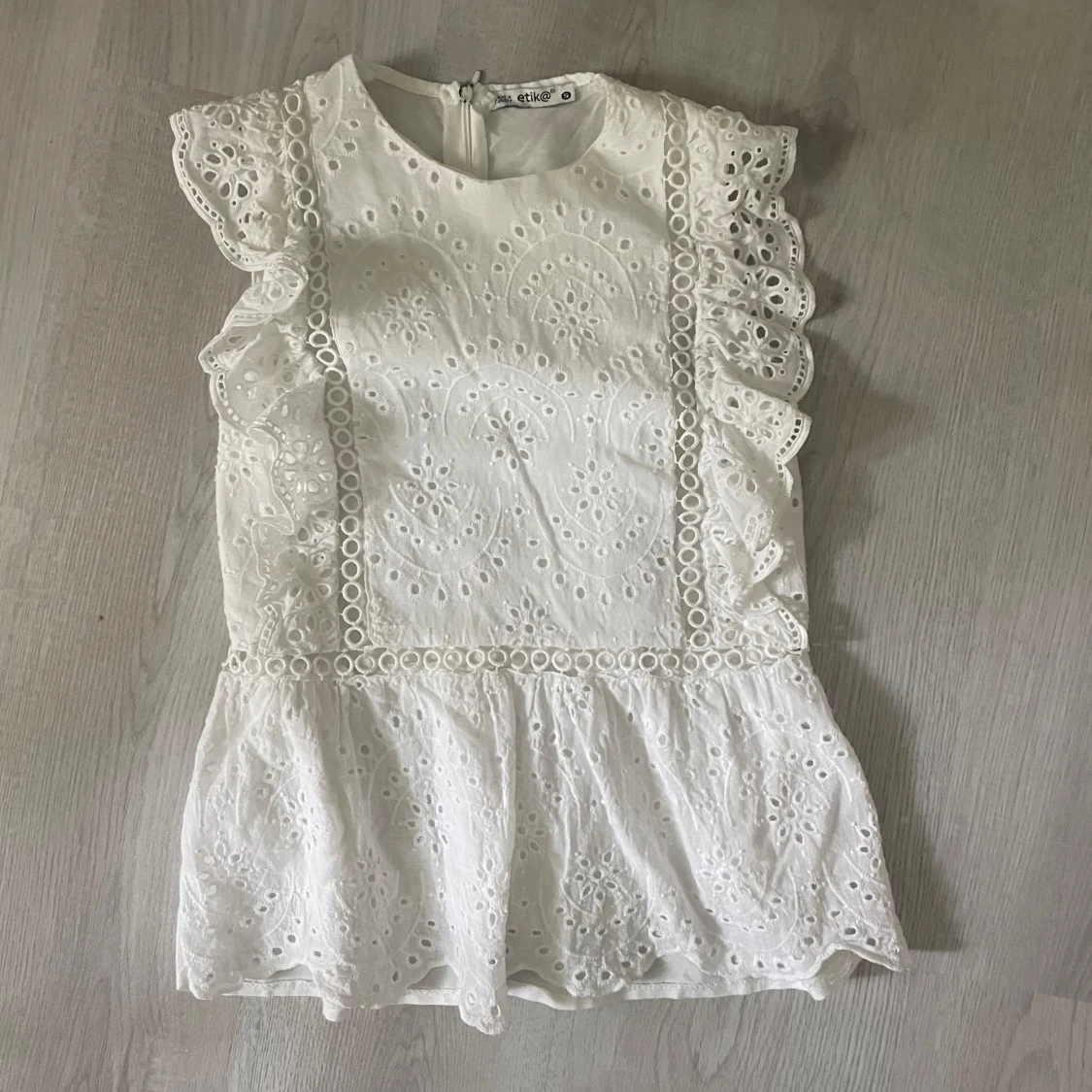 Vit broderad blus  - 2