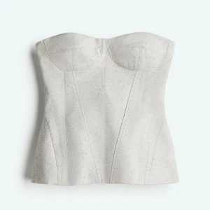 hm korsett topp - Så fin topp ifrån HM, säljer då den tyvärr inte passade mig. Storlek 34 helt ny med lappar kvar 💕 nypris 499kr