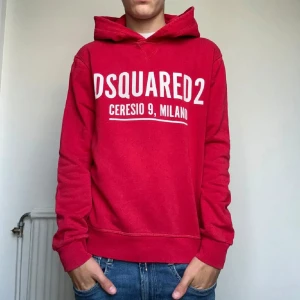 DSQUARED hoodie - DSQUARED hoodie | skick: 9/10 | Size - 14Y | Hör av dig vid minsta fråga //CDL