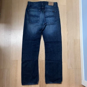 Nudie StraightSven - Tjena! Säljer dessa sjukt feta nudie jeansen i modellen straight sven som inte tillverkas längre, jeansen är i tvätten blueblack och är i storlek W34/L34, hör av dig vid funderingar!🙌