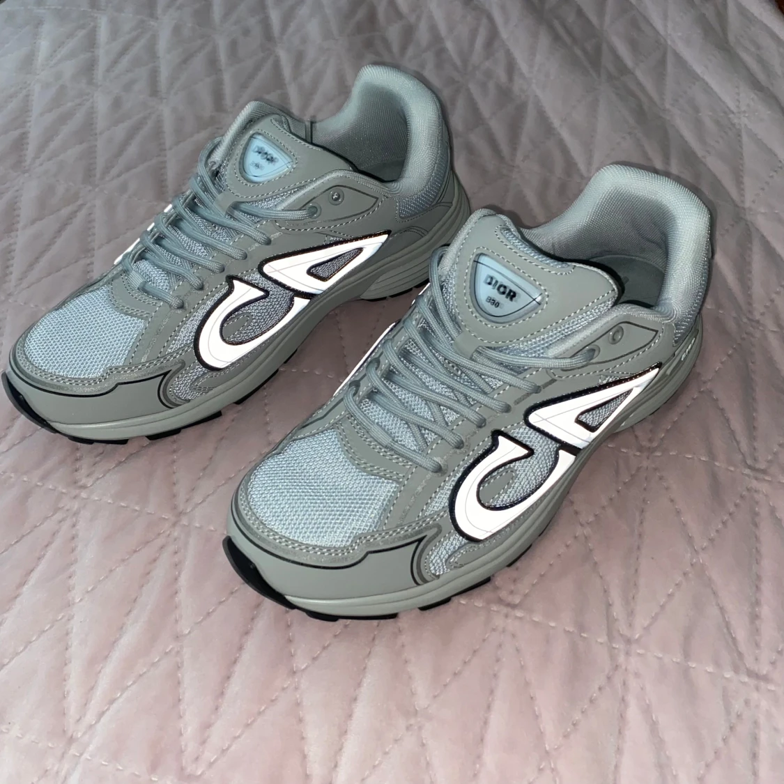 ✨ Grå sneakers b30