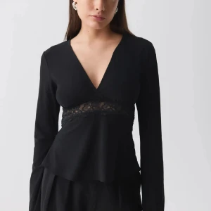 Topp - Supersnygg slutsåld topp från Gina! Perfekt till både vardag och fest💗