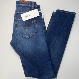 Dondup jeans - Säljer dessa helt nya dondup jeans med tags kvar i storlek w30. Nypris ligger på 3000. Säljs för 1049. Kom dm för frågor eller funderingar!