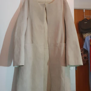 TOTEME  - TOTEME leather jacket 📌det är helt ny och oanvänd säljes billigt‼️nytt kostar runt 20-22k. Finns i Helsingborg