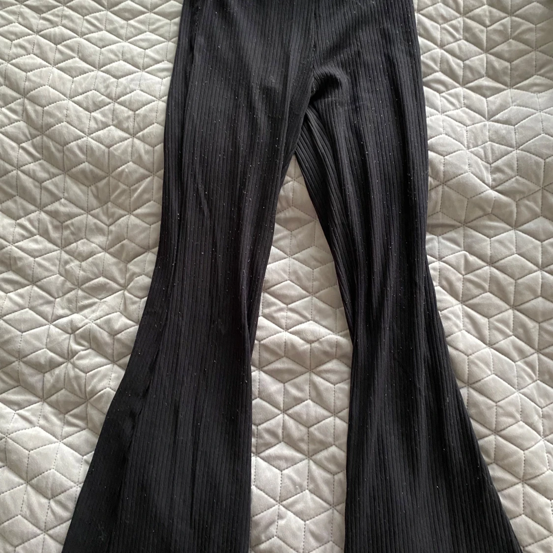 Svarta ribbade bootcut-byxor H&M