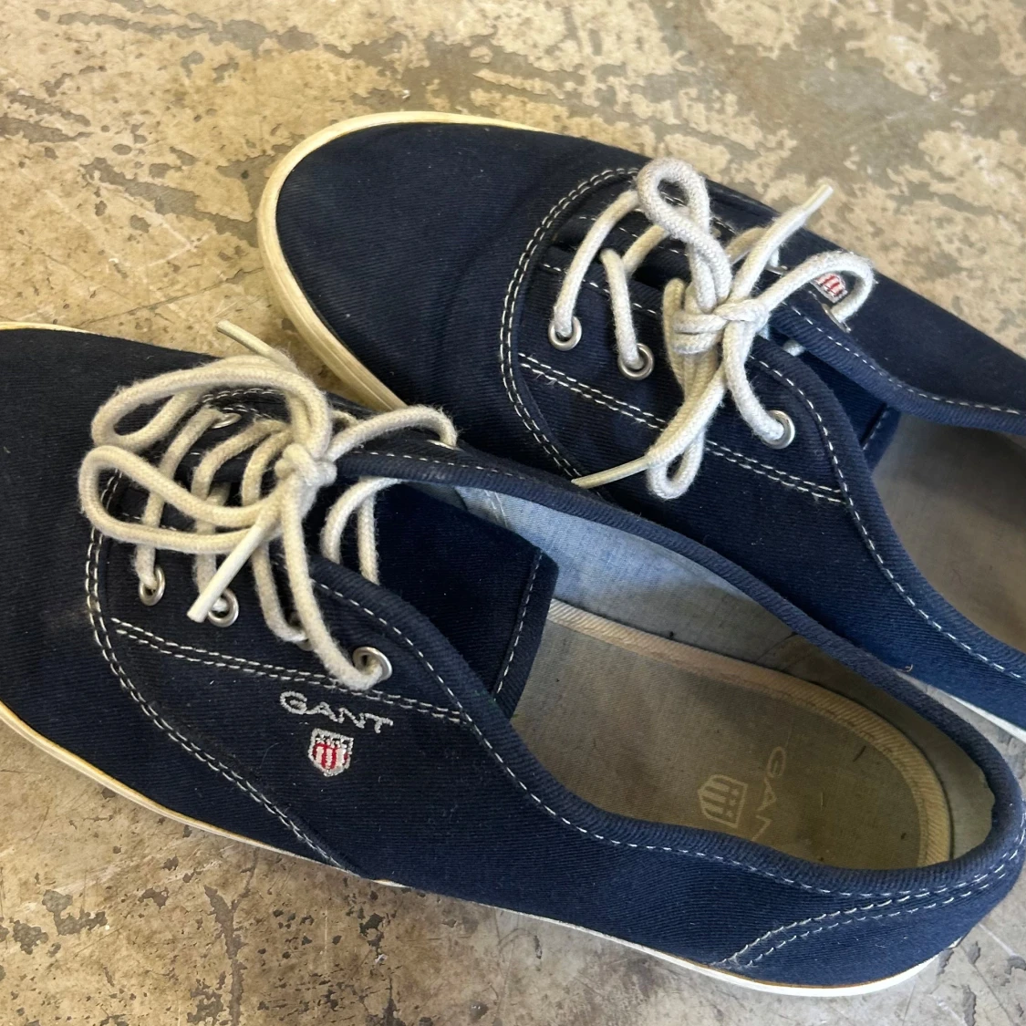 Mörkblå sneakers från Gant