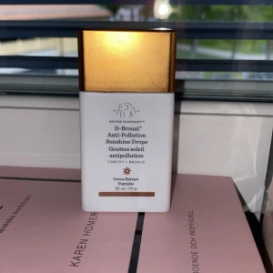 Bronzing drops drunk elephant - Bronzing drops från drunk elephant, säljer då den inte har kommit till så mycket användning, skulle säga att det är lite mer än halva kvar! Priset kan diskuteras!