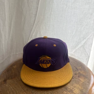 Keps - Näst till oanvända kepsar, säljer för 75kr st (alla är SnapBack)