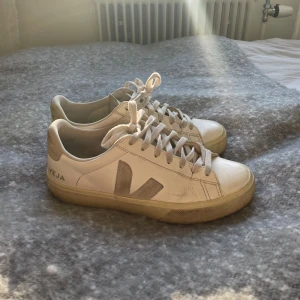 Veja skor - Säljer mina Veja skor som är använda men fortfarande i bra skick🫶🏻