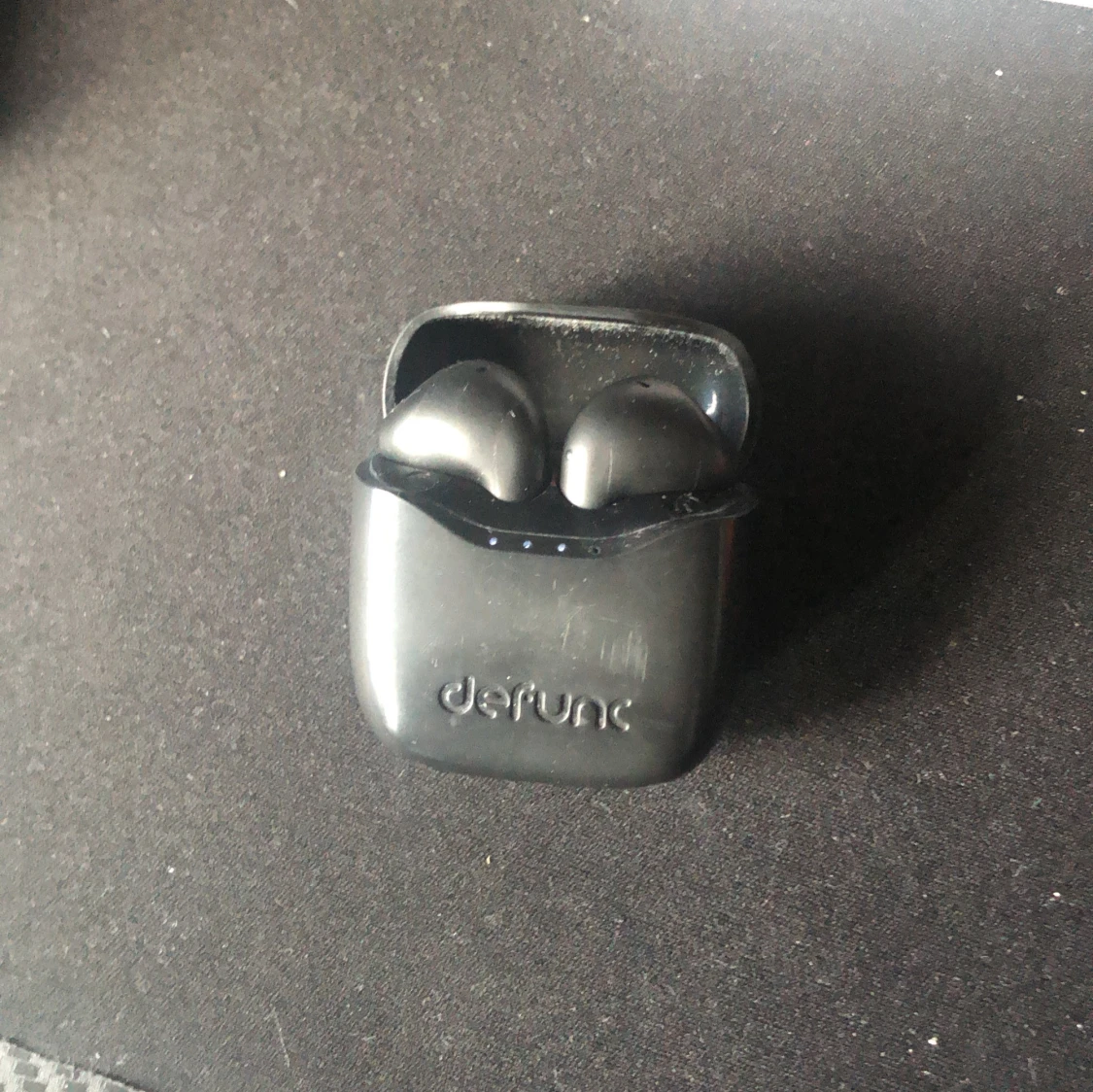 Defunc hörlurar  - 1