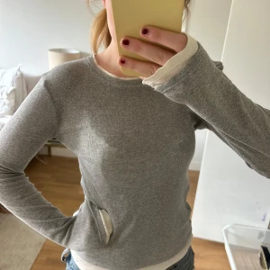 Dubbeltröja - Stickad tröja med en tröja under från Zara, super snygg använd en gång❤️