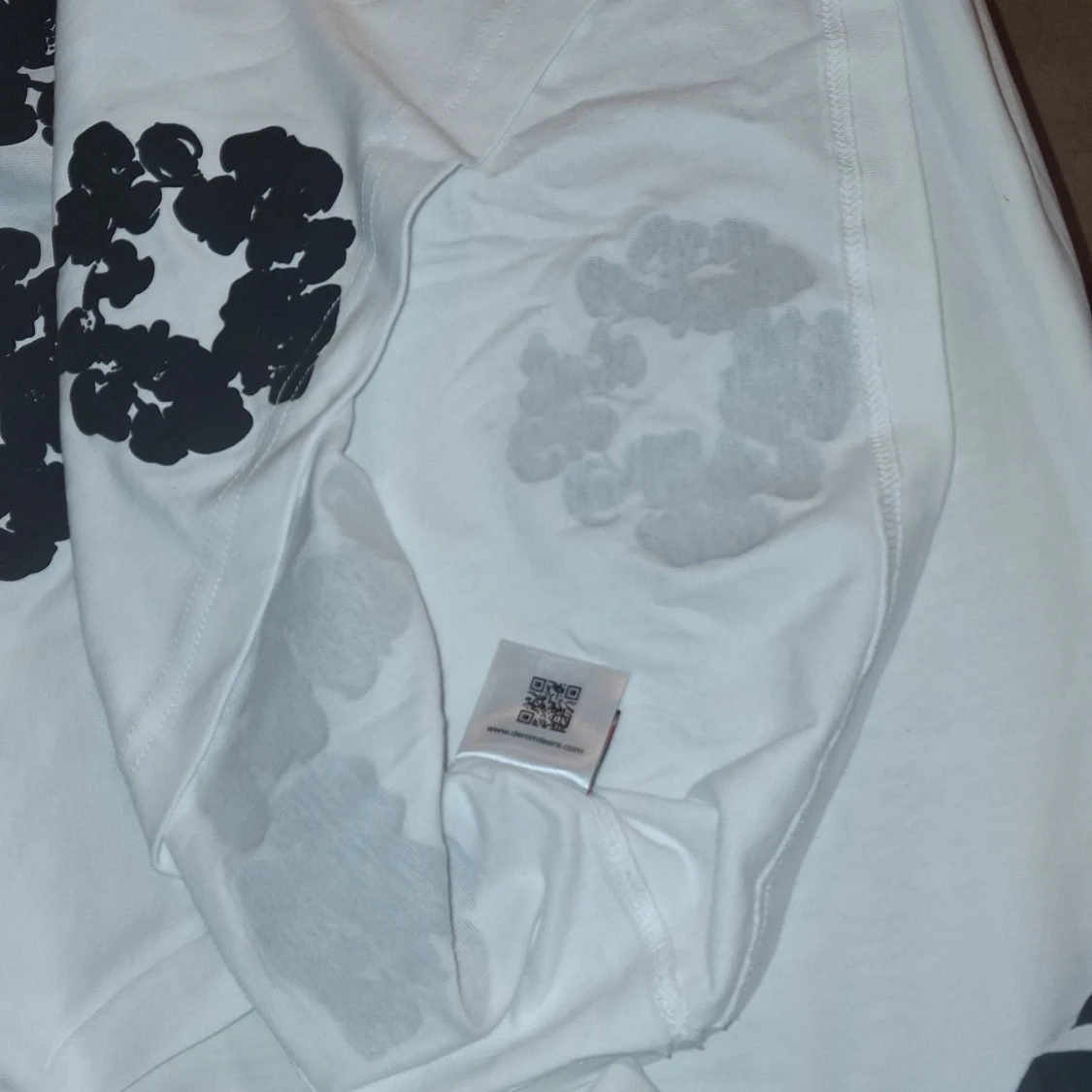 Vit t-shirt med svart blommigt tryck Denim Tears - 3