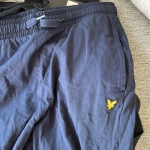 Lyle and scott shorts - Säljer dessa shortsen i storlek 15/16 år, aldrig använda.