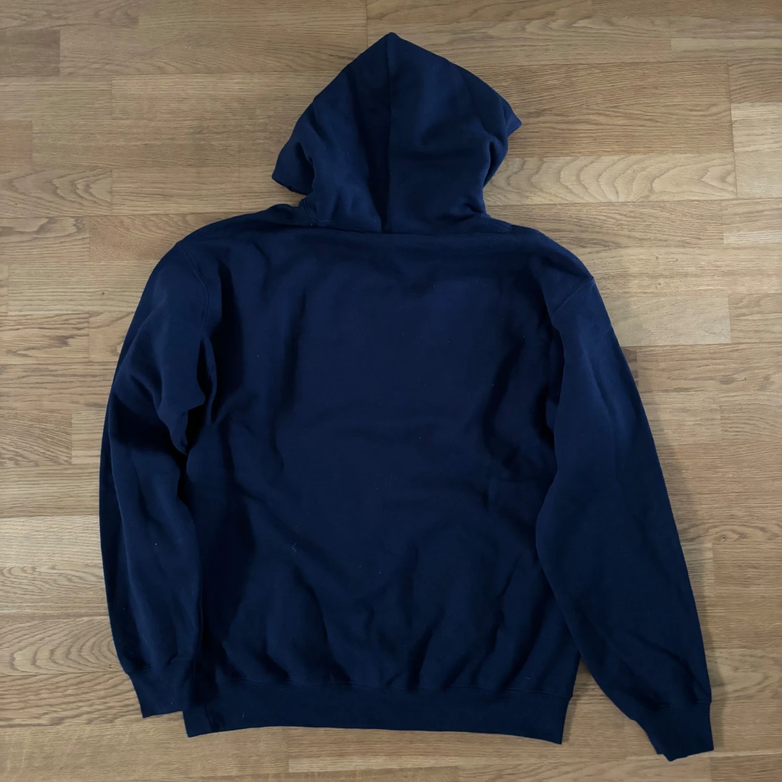 Mörkblå hoodie från Drakenberg - 1