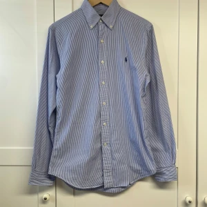 Ralph lauren skjorta - Bra skick. Storlek S och passar S. Inga defekter 