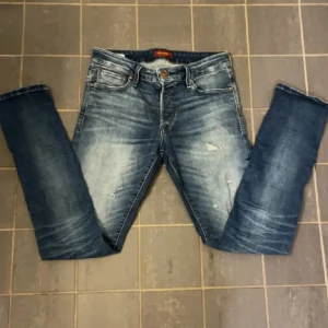 Jack & Jones slim fit jeans - Säljer nu dessa slim fit jeans från jack and jones i storlek 30/32. Säljer pga att jag har tröttnat på dom. har ni funderingar är de bara att skriva🤗