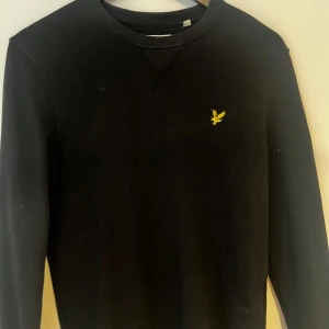 Lyle n scott hoodies  - Säljer 2 lyle n scott tröjor i riktigt bra skick. De är i storlek xs och nypris för båda tillsammans är 1800. Priset kan diskuteras 