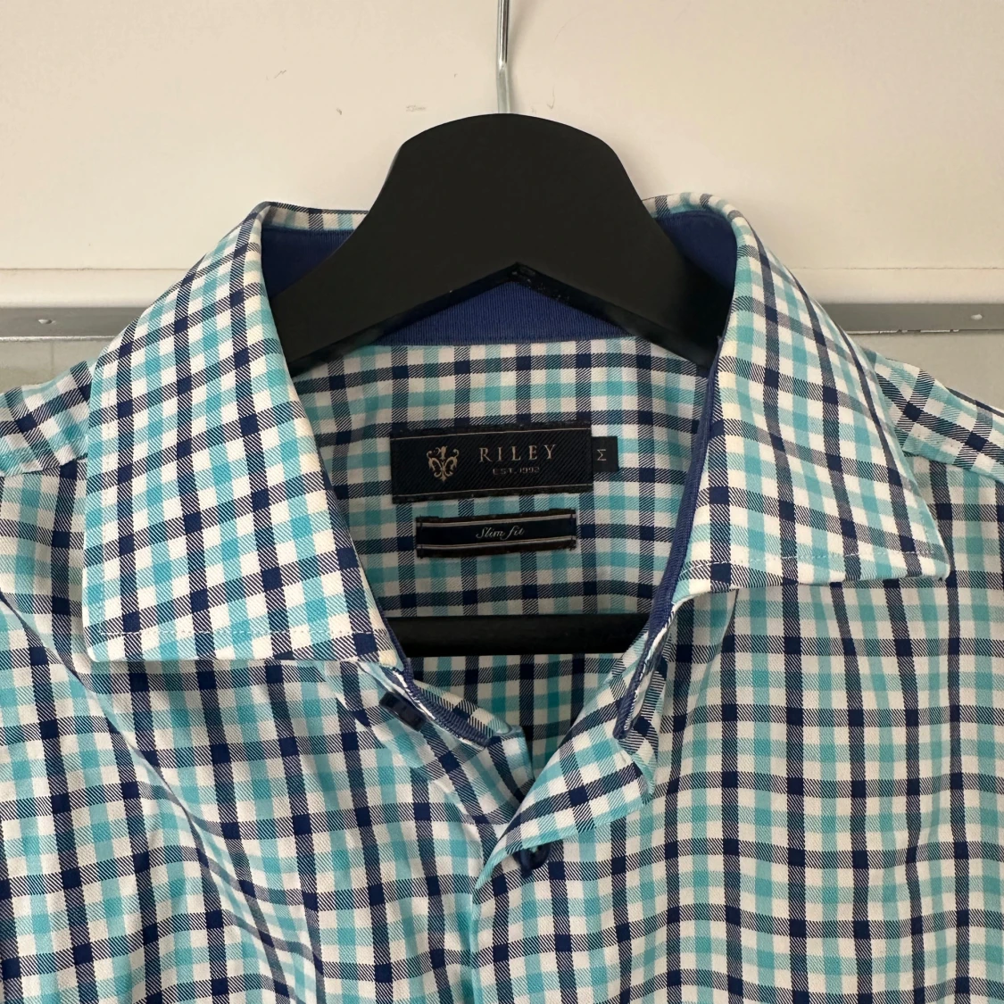 Rutig kostymskjorta från Riley - 2