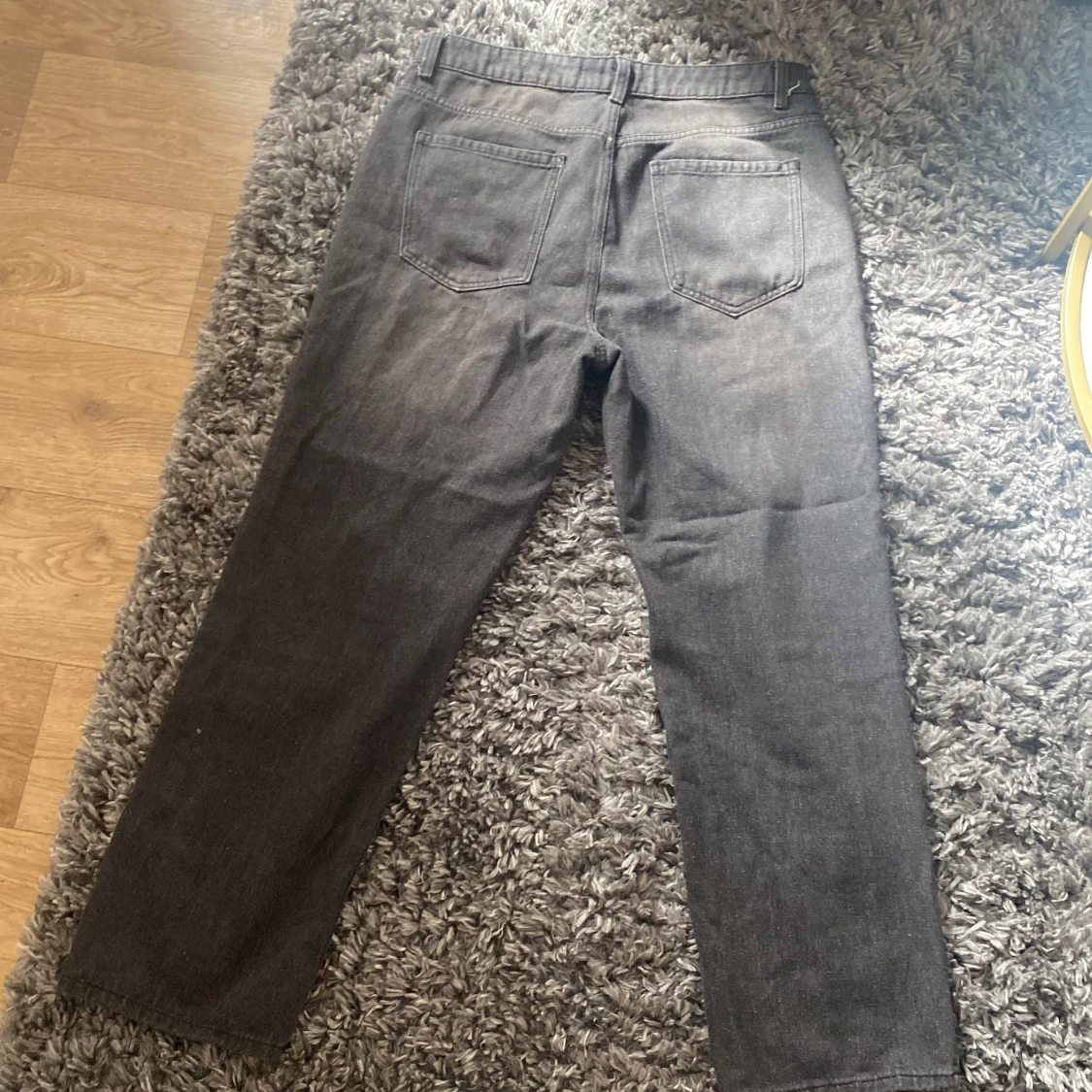 Grå jeansbyxor köp har inte använt de o prata med mig för en bra pris - 1