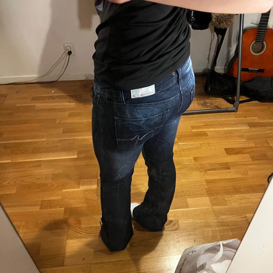 Mörkblåa jeans  - 1