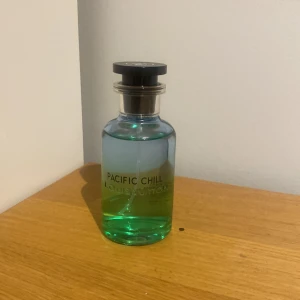 Pacific Chill parfym från Louis Vuitton - Perfekt sommar parfym, säljer då jag köpt in massor med parfymer och behåller dem jag tycke rör bäst, ca 96 ml kvar