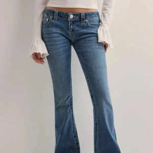 True religon jeans - Nästan helt nya true religon jeans men tyvärr för stora. Hör av er för mått🫶🏻