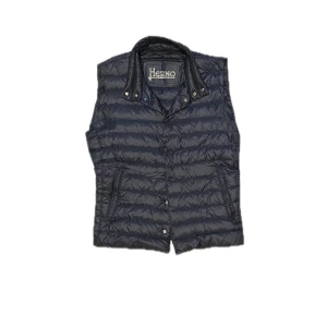 Herno Väst - Herno Väst. Blå. Strl 46/S. Ganska bra skick. Stilren.