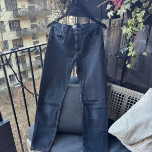Acne studios Jeans 27/32 - Mycket fina jeans inför sommaren/våren passa på🤩  •Skick: 9.5/10 som ny, kan förekomma någon minimal tvättbar fläck men jag har själv inte sett något   •storlek📏: 27/32 mått finns på sista bild   •Nypris/Butikspris:💰~5000kr   Köp gärna i bundles för att underlätta i frakt och på detta vis blir jag mer flexibel i pris! Våga buda! 🚚🤝