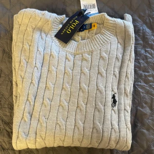 Grå tröja från Ralph Lauren - Helt ny, Strl S men sitter som typ som xs.