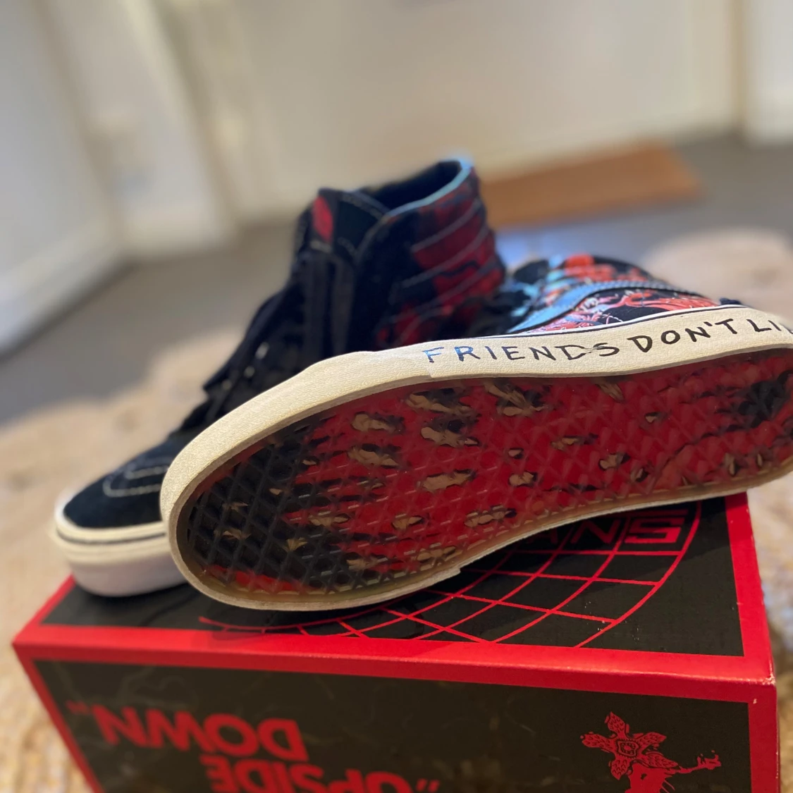 Svarta Vans Stranger Things sneakers - 1